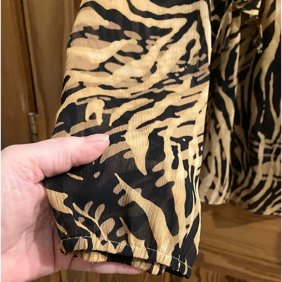 EUC ANNE KLEIN RUFFLED BLOUSE ELASTIC SLEEVES - Picture 4 of 12